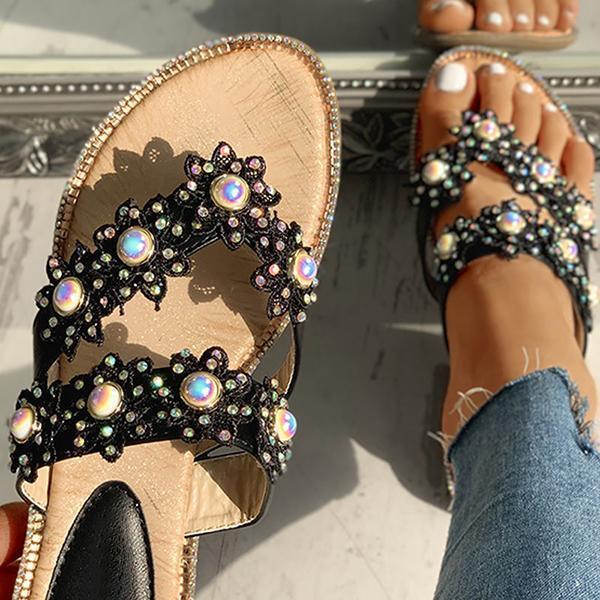 Solespairs Studded Toe Post Flat Slippers